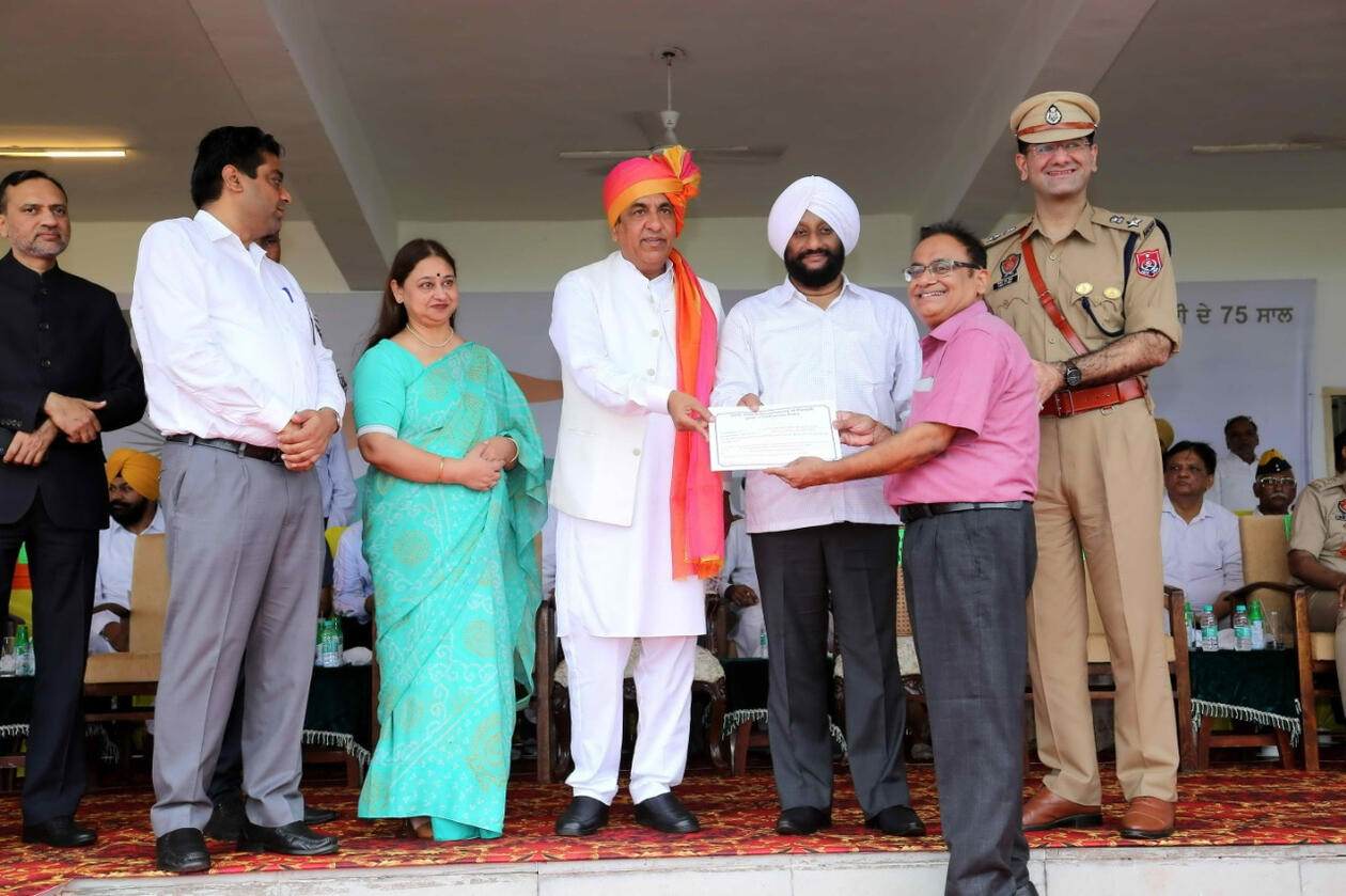 Receiving the Government of Punjab - Parman Patra from the Hon'ble Cabinet Minister for outstanding performance during the COVID-19 pandemic while serving as Medical Officer, District Hospital, Mohali.